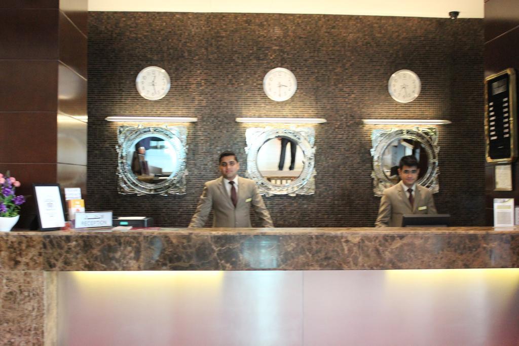 Royal Ascot Hotel Apartment - Kirklees 2 Dubai Ngoại thất bức ảnh